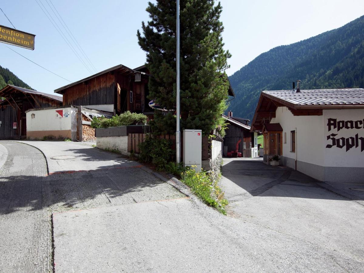 Land On The Kppl Mountain Chains Kappl  Exterior foto